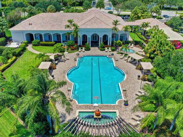 102 Villa Nueva Place, Palm Beach Gardens FL 33418