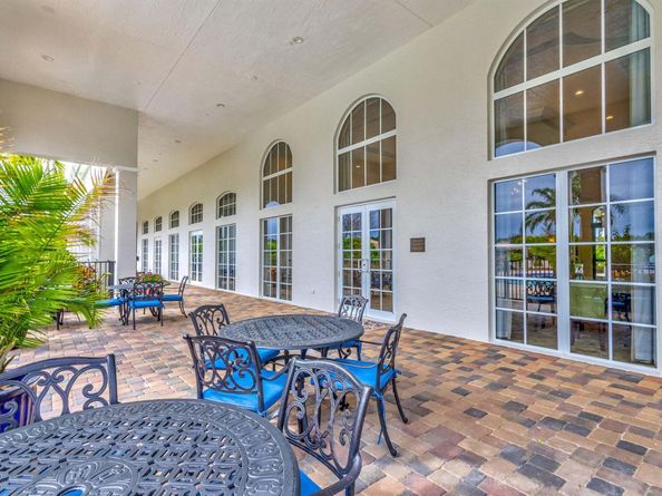 102 Villa Nueva Place, Palm Beach Gardens FL 33418
