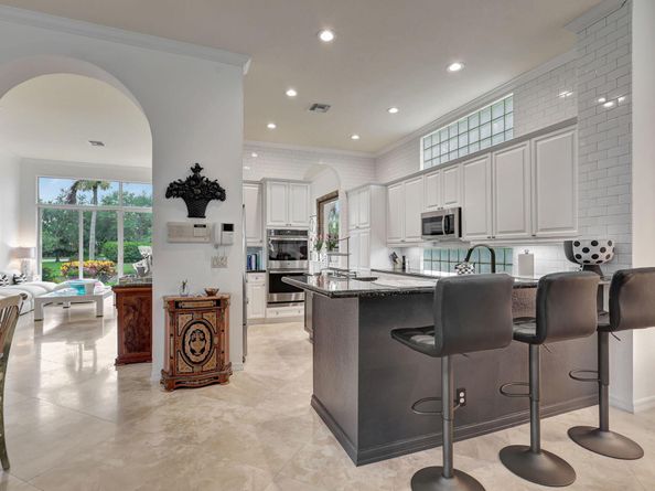 102 Villa Nueva Place, Palm Beach Gardens FL 33418