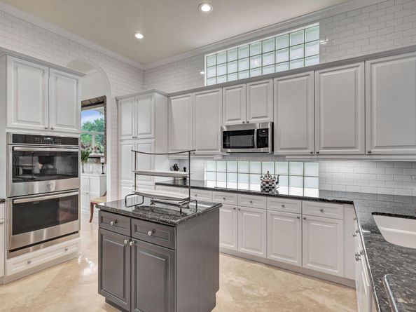 102 Villa Nueva Place, Palm Beach Gardens FL 33418