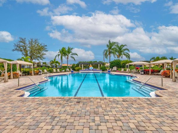 102 Villa Nueva Place, Palm Beach Gardens FL 33418