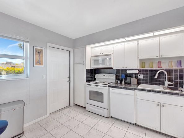 3111 NE 51st St 205, Fort Lauderdale FL 33308