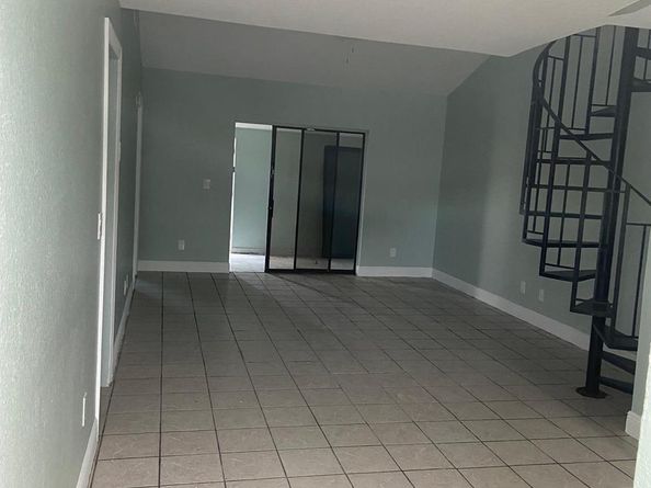 1915 Abbey Road, West Palm Beach FL 33415