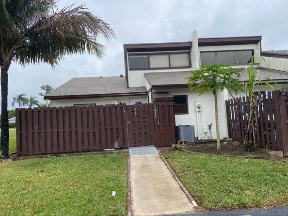 1915 Abbey Road, West Palm Beach FL 33415
