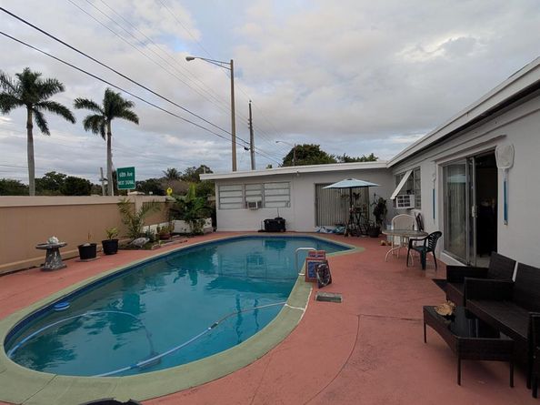 6861 SW 1st Court, Pembroke Pines FL 33023