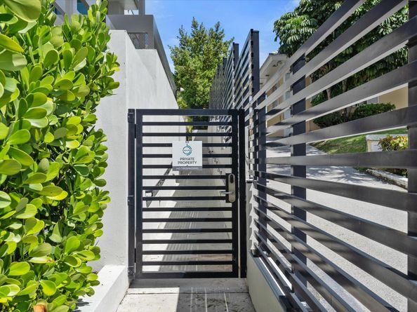1070 Del Harbour Drive, Delray Beach FL 33483