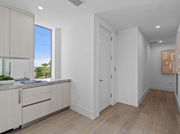 1070 Del Harbour Drive, Delray Beach FL 33483
