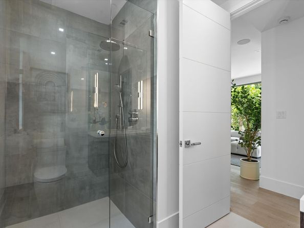 1070 Del Harbour Drive, Delray Beach FL 33483