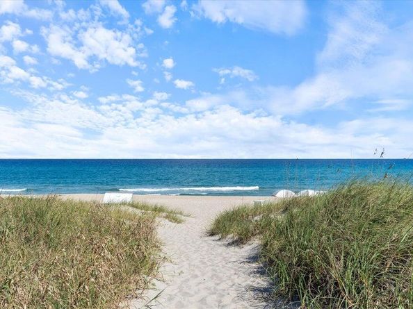 1070 Del Harbour Drive, Delray Beach FL 33483