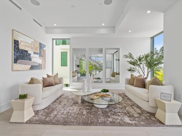 1070 Del Harbour Drive, Delray Beach FL 33483