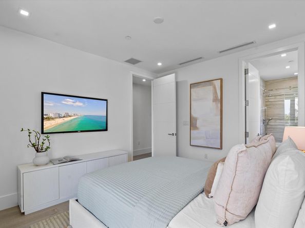1070 Del Harbour Drive, Delray Beach FL 33483