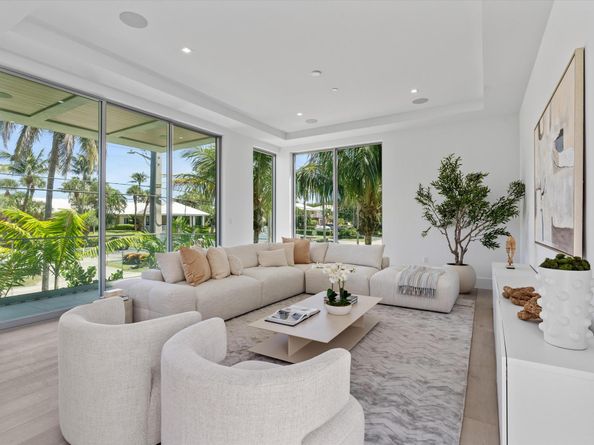1070 Del Harbour Drive, Delray Beach FL 33483