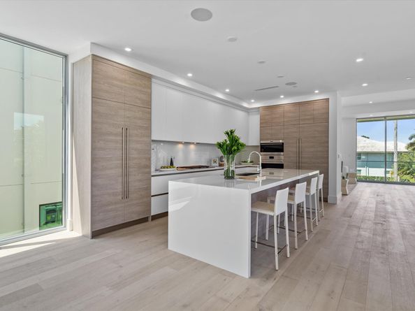 1070 Del Harbour Drive, Delray Beach FL 33483