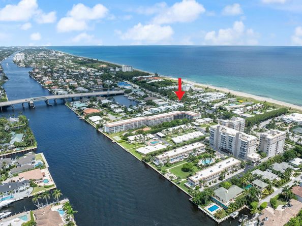 1070 Del Harbour Drive, Delray Beach FL 33483