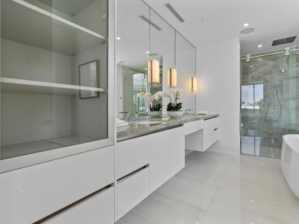 1070 Del Harbour Drive, Delray Beach FL 33483