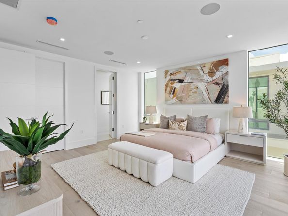 1070 Del Harbour Drive, Delray Beach FL 33483