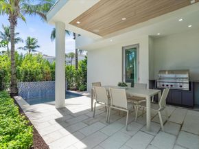 1070 Del Harbour Drive, Delray Beach FL 33483