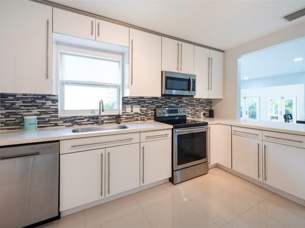 2341 NE 8TH, Fort Lauderdale FL 33304