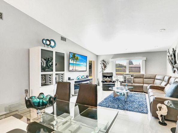 6140 Kings Gate Circle, Delray Beach FL 33484