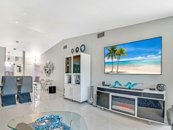 6140 Kings Gate Circle, Delray Beach FL 33484