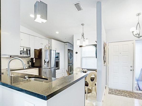 6140 Kings Gate Circle, Delray Beach FL 33484