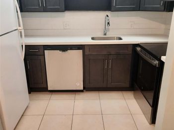 3253 NW 104