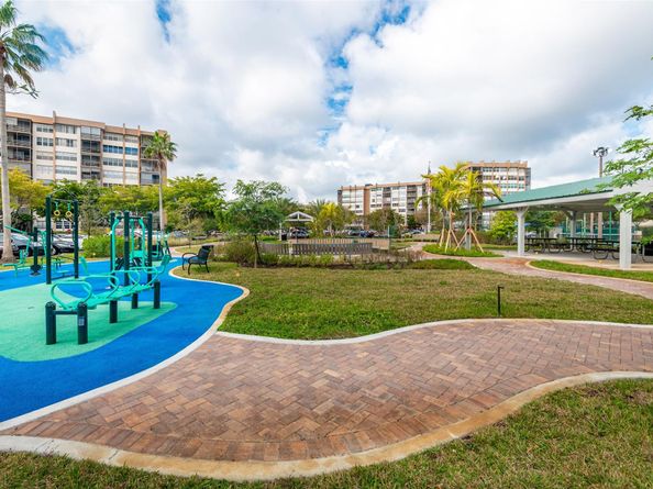 1000 Saint Charles Pl 220, Pembroke Pines FL 33026