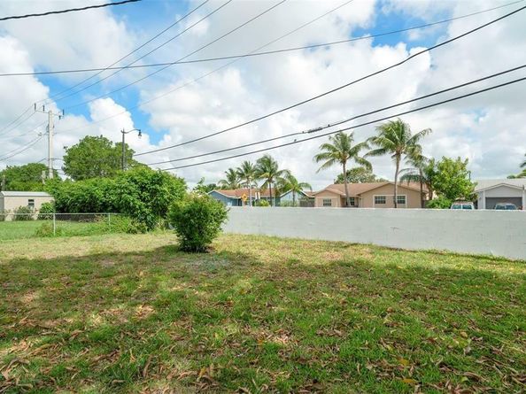 511 NW 18th St, Pompano Beach FL 33060