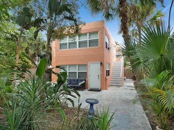 226 S Palmway