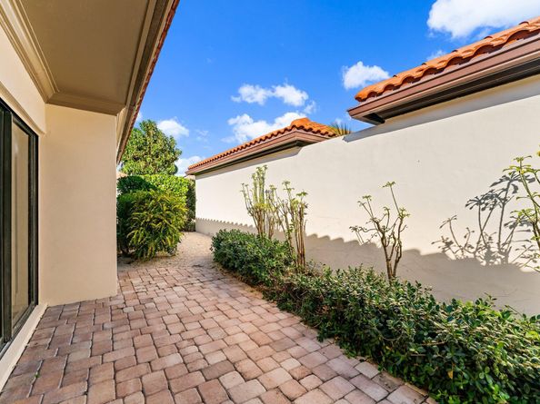 1483 Via Del Sol, Jupiter FL 33477