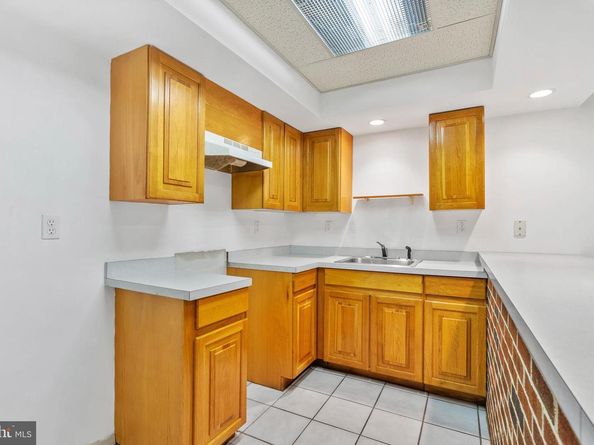 643 Saint Anthony Lane, Upper Darby PA 19082