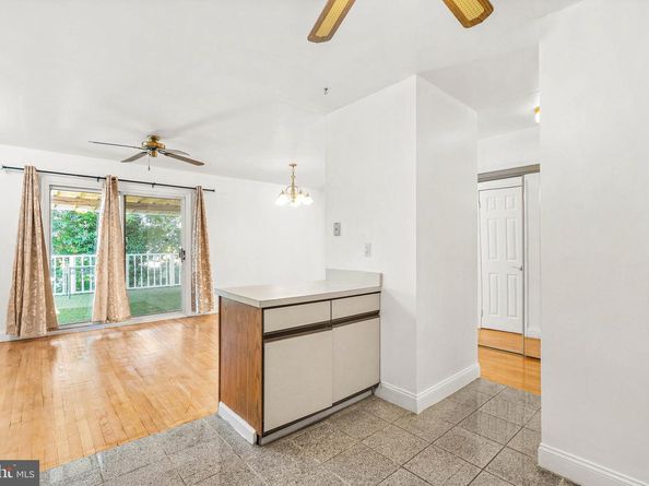 643 Saint Anthony Lane, Upper Darby PA 19082