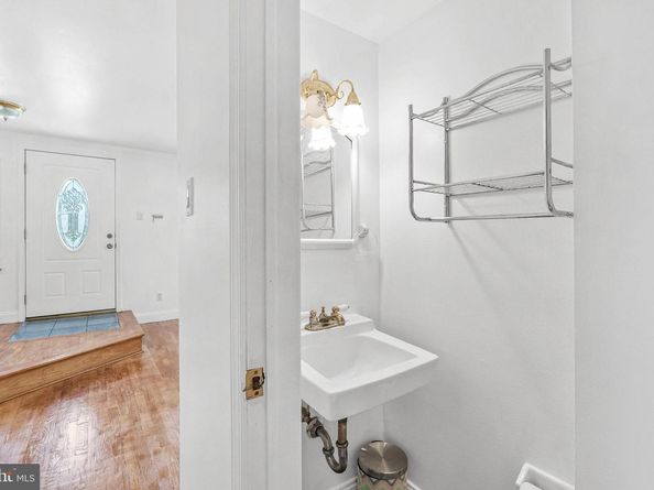 643 Saint Anthony Lane, Upper Darby PA 19082