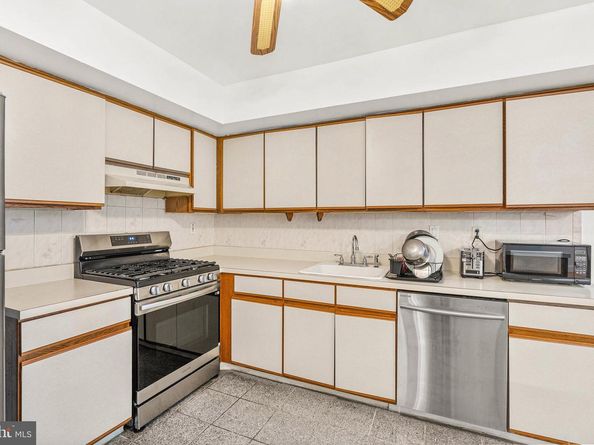 643 Saint Anthony Lane, Upper Darby PA 19082