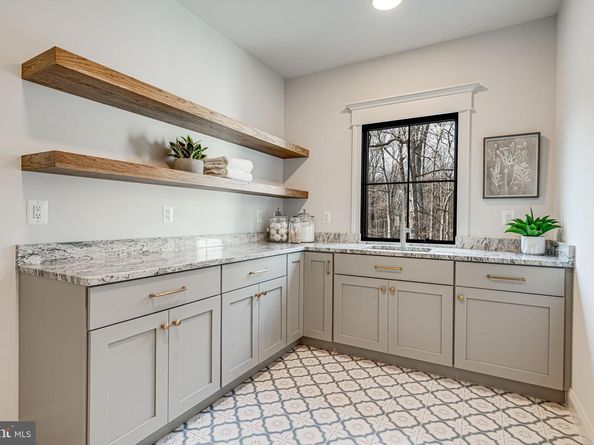 508 Nelson Drive NE, Vienna VA 22180
