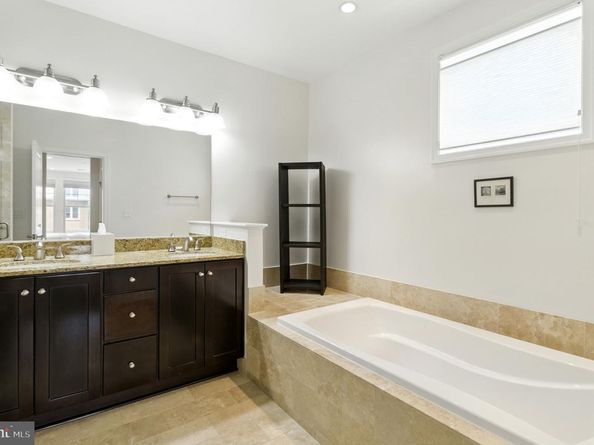 1418 N Rhodes Street B422, Arlington VA 22209