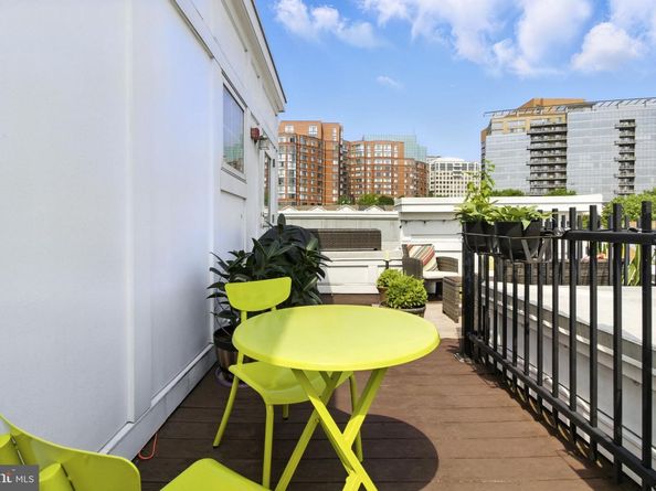 1418 N Rhodes Street B422, Arlington VA 22209