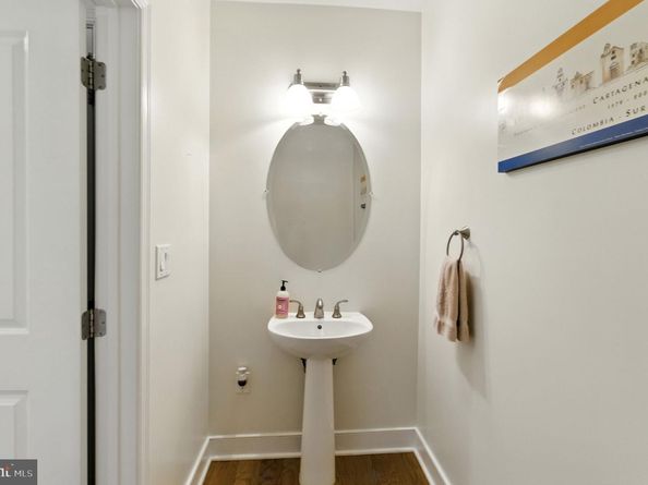 1418 N Rhodes Street B422, Arlington VA 22209