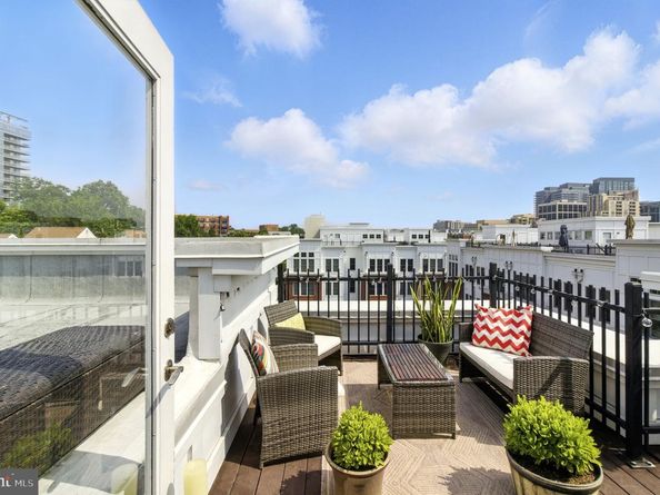 1418 N Rhodes Street B422, Arlington VA 22209