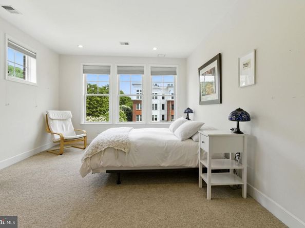1418 N Rhodes Street B422, Arlington VA 22209