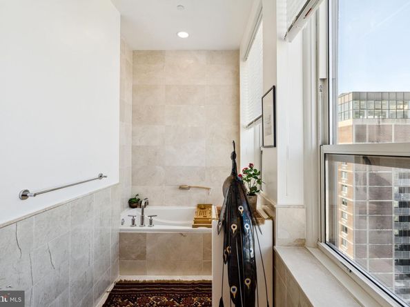 1425 Locust Street 33A, Philadelphia PA 19102