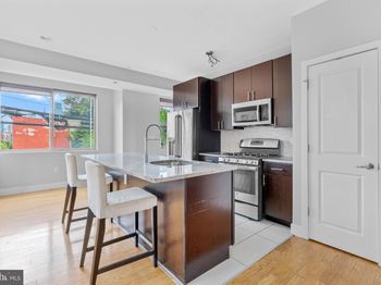 900 N 16TH Street