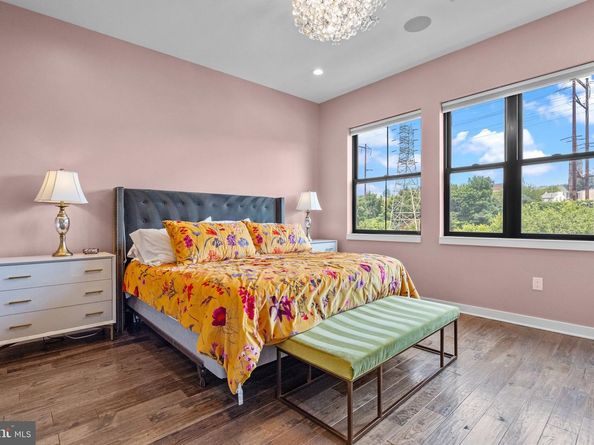 4523 Riverside Way, Philadelphia PA 19127