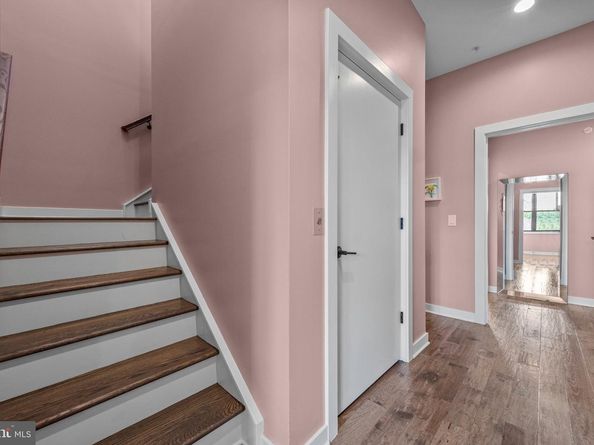 4523 Riverside Way, Philadelphia PA 19127