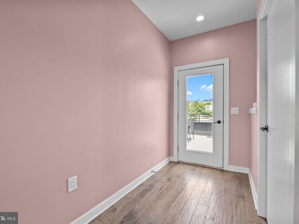 4523 Riverside Way, Philadelphia PA 19127
