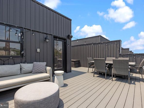 4523 Riverside Way, Philadelphia PA 19127