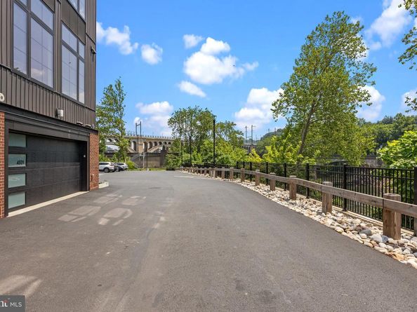 4523 Riverside Way, Philadelphia PA 19127