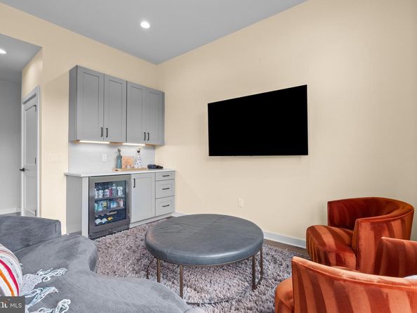 4523 Riverside Way, Philadelphia PA 19127