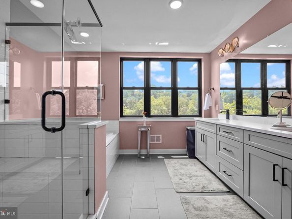 4523 Riverside Way, Philadelphia PA 19127