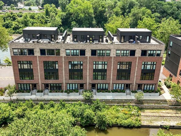 4523 Riverside Way, Philadelphia PA 19127